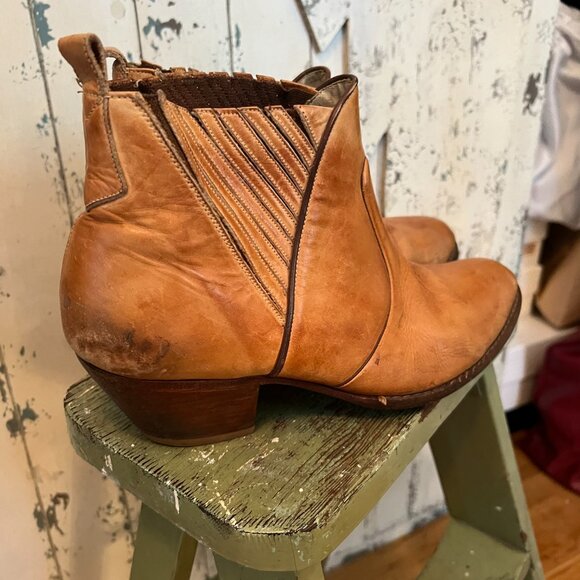 Vintage 70s The Wild Pair Tan Leather Ankle Boots Almond Toe W10 M8.5 - Picture 10 of 10